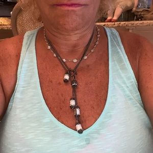 Necklace adjustable with pearls